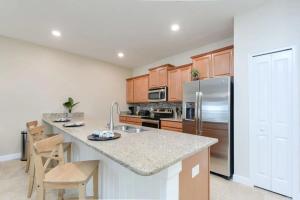 4815 Townhome com Piscina Privada– Storey Lake