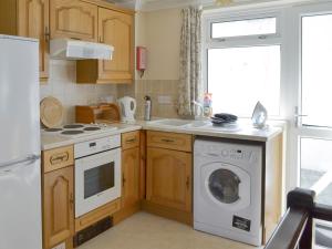 Pirates Cove - Uk44493