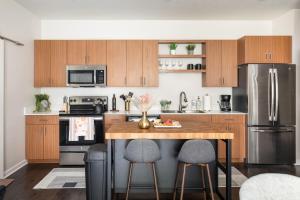 TC Sweet Pea - 2-Bedroom Condo Near Downtown TC!