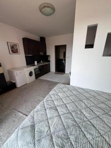 Kazanlak CENTRAL Studio Apartment Guesthouse Flat, Glorious Views & Free Parking! Self Check-in, Super place !