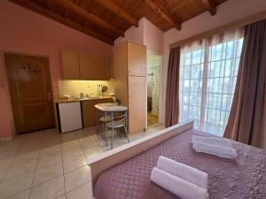 EliasNest Clio Studio - Φωτεινό και ζεστό στούντιο 2 ατόμων στο κέντρο της Καλαμάτας