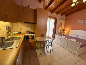 EliasNest Clio Studio - Φωτεινό και ζεστό στούντιο 2 ατόμων στο κέντρο της Καλαμάτας
