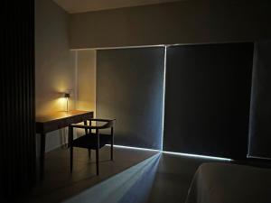 Beachfront condo with private pool & fast internet