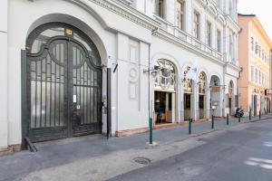 Ultra Central Paulay Ede Street 1BR Apartment