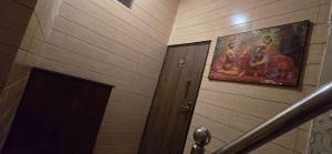 Premium Homestay Near Prem Mandir,Iskon and Gouri Gopal Ashram with Power Backup and Free Wifi, Washing machine and Complementary Breakfast lunch and Dinner