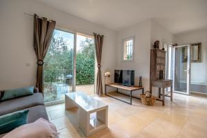 Villas Nice air-conditioned house with flower garden : Villa 2 Chambres