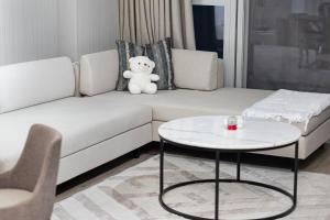 Modern 1BR in Avanti with Pool & Gym