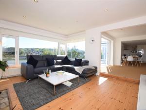 4 Bed in Brixham 76402