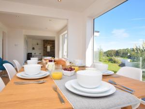 4 Bed in Brixham 76402