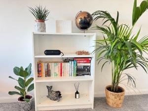 Coastal 2 Bathroom Apartment, Free Parking