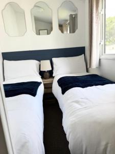 Casita De Cuervo at Shorefield Park - WIFI - Pet Friendly - Passes Included