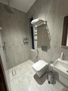 3 غرف شقة راقية قريب البحر 3 bedroom high end apartment