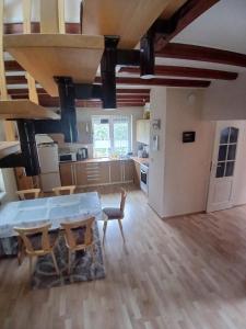 Willa na Kaszubach z wlasna linia brzegowa nad jeziorem 4 sypialnie ,ryby,grzyby