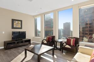 2 Bed 2 Bath Stylish Luxury Premium High-Rise Apartment