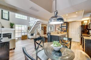 5 Mi to Hiking and Golf Phoenix Gem with Pool Access