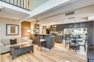 5 Mi to Hiking and Golf Phoenix Gem with Pool Access