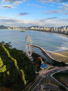 Desperte com vista de cinema – 26º andar em BC