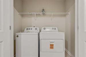 Deluxe Home Near Atlanta Airport