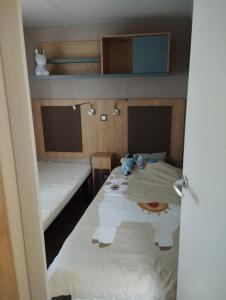 mobil home lécrin bleu bougainvilliers