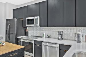 Penthouse City View Flat Modern Design with Balcony