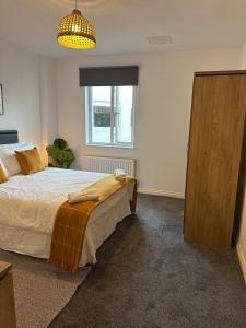 2BR Luxury Apt in Cathedral Quarter