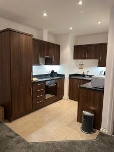 2BR Luxury Apt in Cathedral Quarter