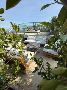 Stylish European Villa with Terraces - Jacuzzi - Prime West Hollywood