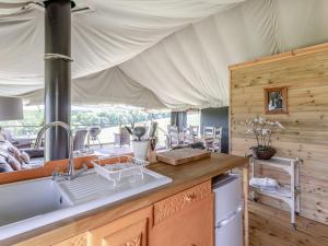 Safari Tent One - Uk44404