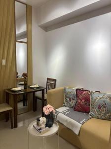 JJ Staycation Grass Residence