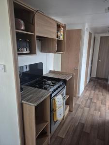 Lyons Robin Hood Rhyl 8 Berth Caravan