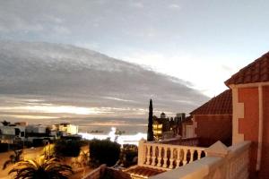 Spacious villa 500 m from the sea! Playa Del Duque