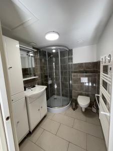 Independent 2 bedrooms with garden