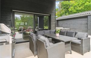 7 Bedroom Lovely Home In Ebeltoft