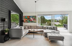 7 Bedroom Lovely Home In Ebeltoft