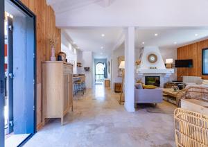 Luxury 6BR Villa with Heated Pool, Playground, Garden