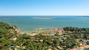 Luxury 6BR Villa with Heated Pool, Playground, Garden