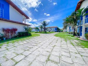 Casas no Residencial Mont Sião com 1, 2 ou 3 suítes (todas com ar condicionado) condomíno a poucos metros da praia de Taperapuã (Axé Moi), com 2 piscinas adulto, 2 infantil, sauna e 2 portarias, casas com internet privativa 300MBPS
