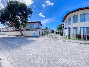 Casas no Residencial Mont Sião com 2 ou 3 suítes (todas com ar condicionado) condomíno a poucos metros da praia de Taperapuã (Axé Moi), com 2 piscinas adulto, 2 infantil, sauna e 2 portarias, casas com internet privativa 300MBPS