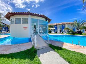 Casas no Residencial Mont Sião com 2 ou 3 suítes (todas com ar condicionado) condomíno a poucos metros da praia de Taperapuã (Axé Moi), com 2 piscinas adulto, 2 infantil, sauna e 2 portarias, casas com internet privativa 300MBPS