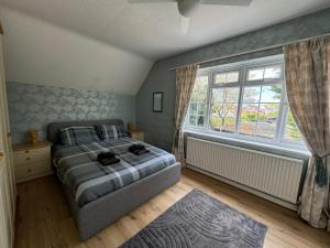 Sherrington Cottage 1 minute walk to Frintons blue flag beach Sleeps up to 8