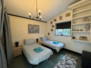 Sherrington Cottage 1 minute walk to Frintons blue flag beach Sleeps up to 8