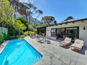 Peaceful 4 Bedroom Home in Estate, Mountain Views