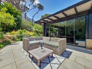 Peaceful 4 Bedroom Home in Estate, Mountain Views