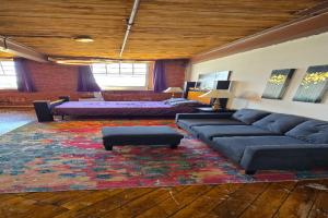 Detroit MotorCity Riverfront Loft