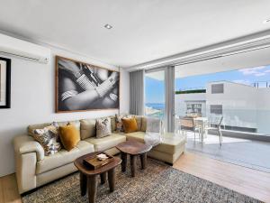 Elegant 2BR Pool Panorama Views Sea Point