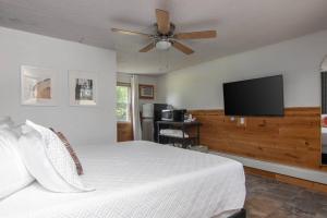 LumberJill Lodge Room 8