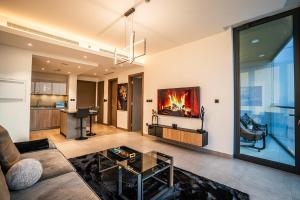 Sobha Waves Grande Big 1BR apt Burj Khalifa views!