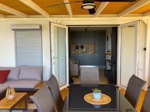 Mobile Home SkyLine - beautiful sea view - on the palm of the beach