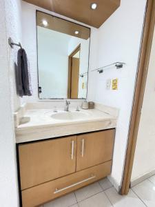 Comodo condo con vista al MAR