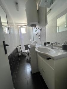 Apartment Matijas, 3 bedroom apt with terrace and PARKING